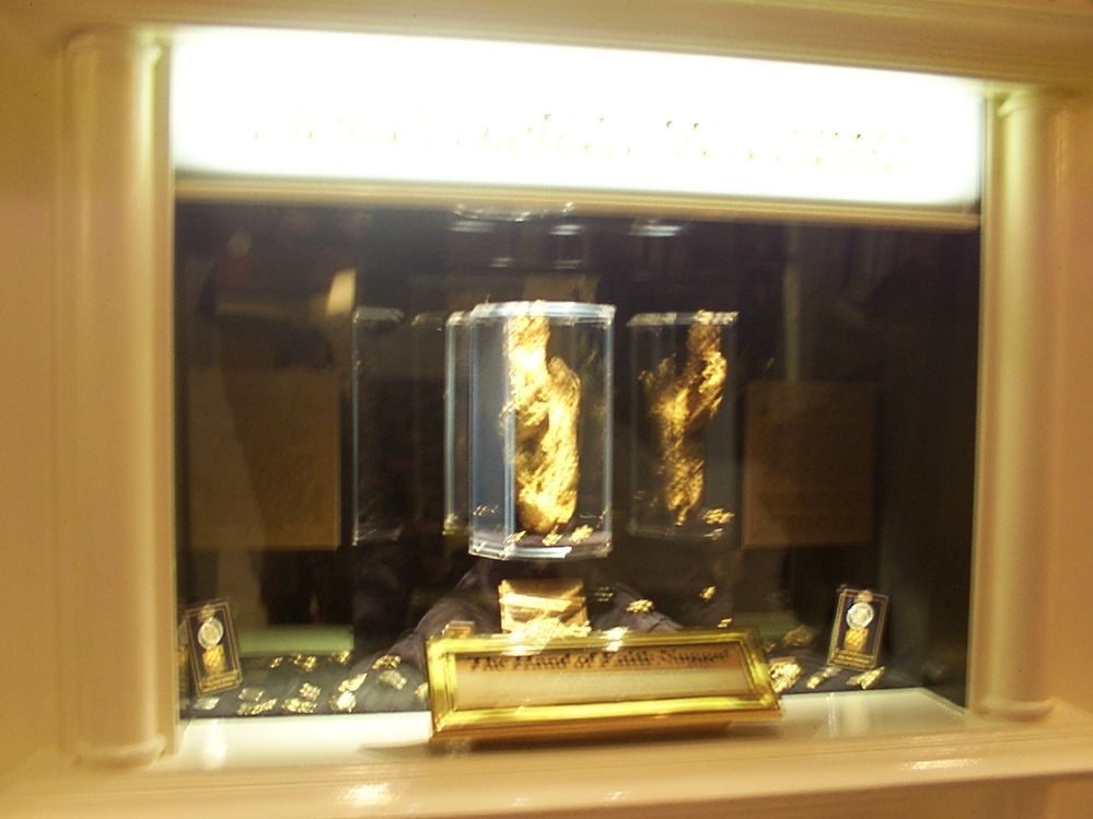 biggest gold nugget in the world, in las  Vegas